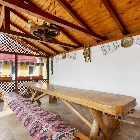Casa Rasnoveana 招待所 3*